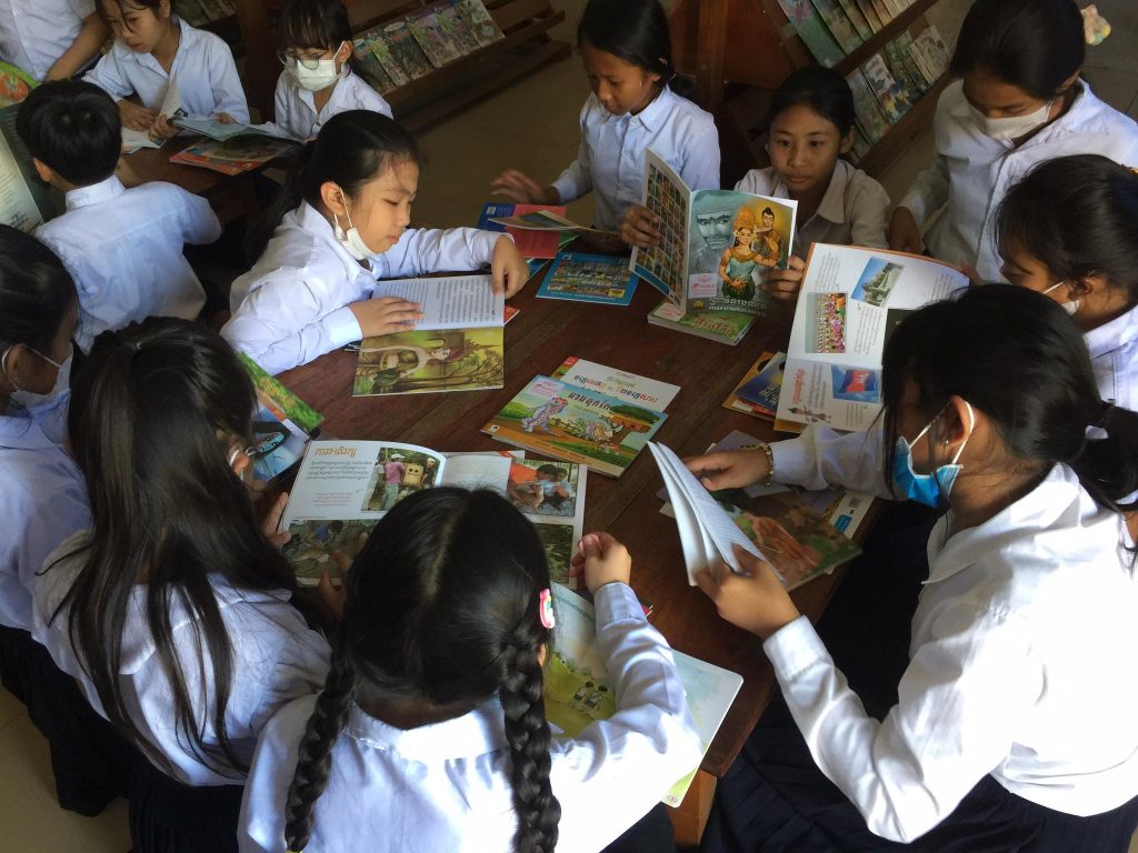 カンボジア図書館建設支援の模様