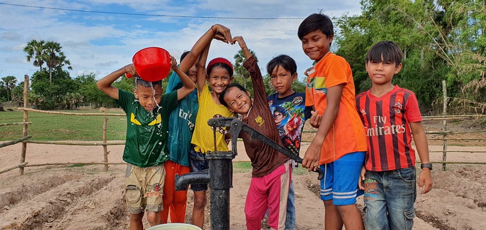 カンボジア井戸建設支援の模様